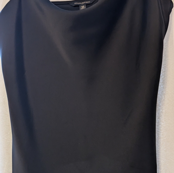 Banana Republic Black Tank Top - Size XS - Modern, Chic & Elegant - Picture 3 of 4